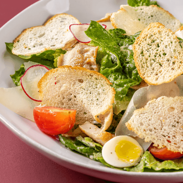 Салат с жареным цыпленком и соусом "Цезарь"